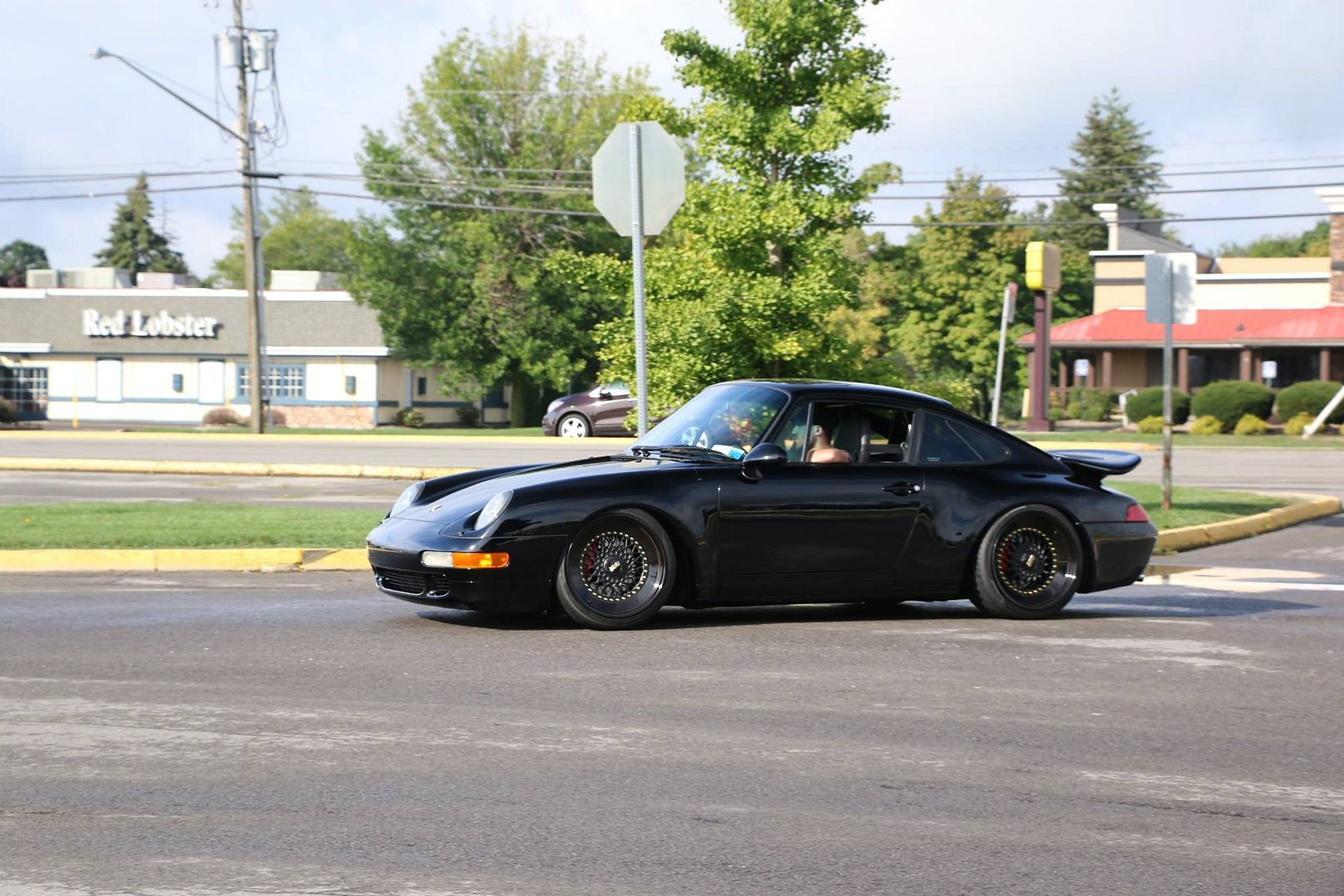 http://i120.photobucket.com/albums/o163/steve2k1116/porsche%20911_zpsvxgsxkps.jpg