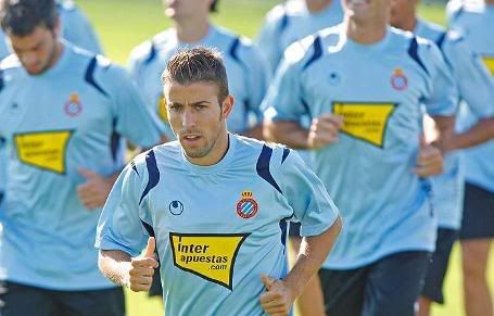 Luis Garcia treina no Espanyol aguardando novidades quanto ao Benfica