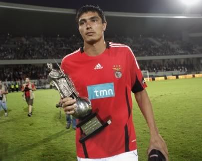 Cardozo ajudou Benfica a consquistar troféu da Cidade de Guimarães