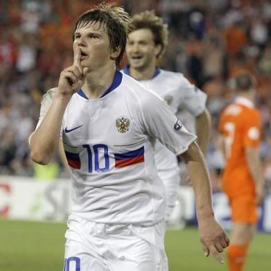 Arshavin - estrela russa brilhou e marcou frente à Holanda