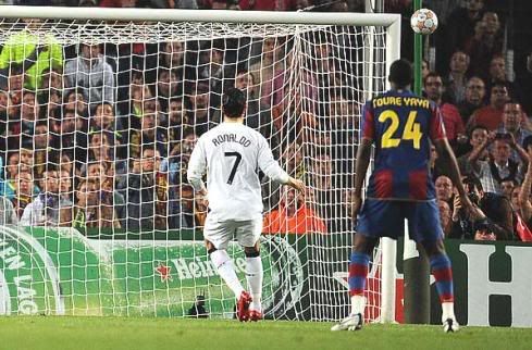 Cristiano Ronaldo falhava penalti atirando ao lado