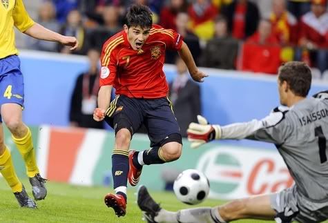 David Villa marcava nos descontos e apurava Espanha