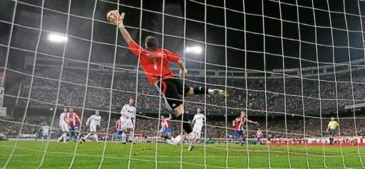 efesa de Casillas no derby de Madrid