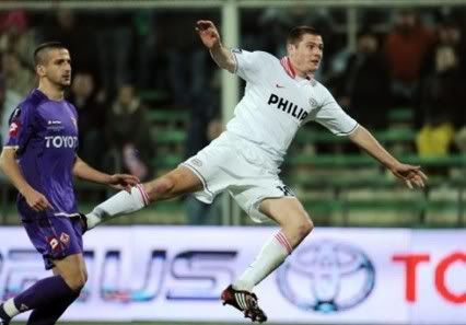 Kovermans rematava para um portentoso golo do PSV em Florenca