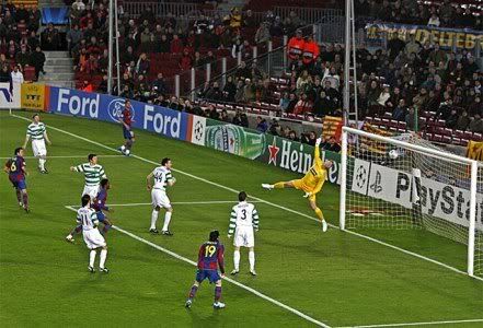 Xavi marcava frente ao Celtic