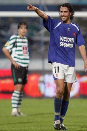 Ze Pedro celebra golo frente ao Sporting