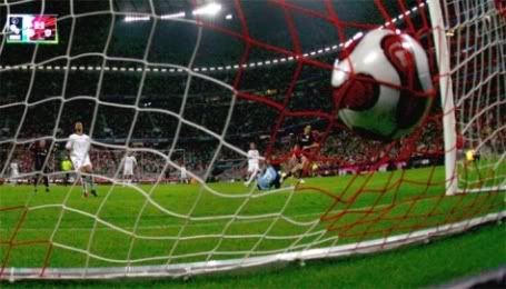 Luca Toni marcava o único golo do Bayern frente ao Belenenses