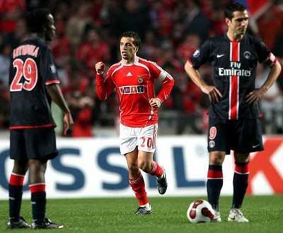 Simão colocou o Benfica nos Quartos-de-Final da Taça UEFA