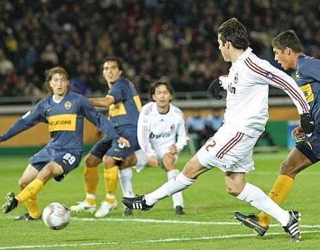 Káká e Inzaghi foram fundamentais na viória sobre o Boca Juniors