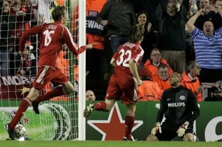 Liverpool passa às meias-finais com score de 4-0 sobre o PSV