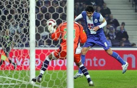Lucho González um dos marcadores do FC Porto 4-0 Paços de Ferreira