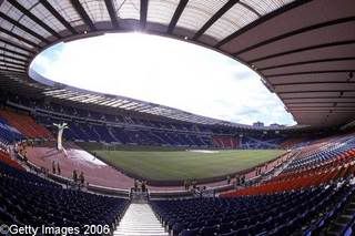 Este é o estádio onde Benfica e Braga querem marcar lugar na final da Uefa ( Escócia)