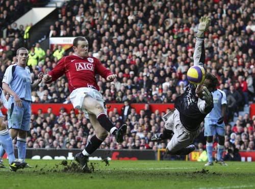 Manchester United venceu o Derby da cidade e aproveita deslize do Chelsea frente ao Arsenal