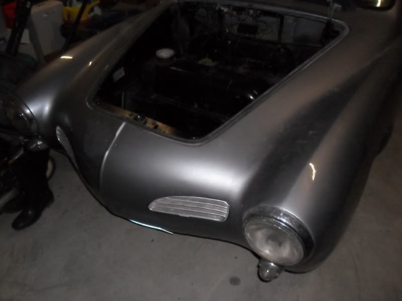 http://i120.photobucket.com/albums/o171/esevwbits/karmann%20silver/karmanghia011.jpg