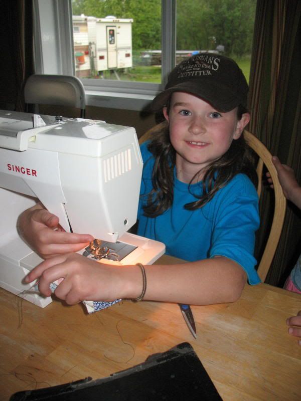 JUNE2009076.jpg sewing picture by kaysmarmey