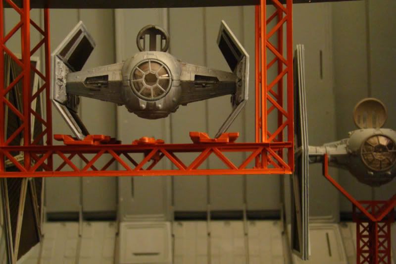 VADERSHANGER2.jpg