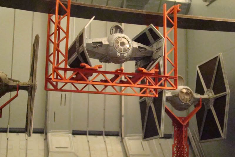 VADERSHANGER3.jpg