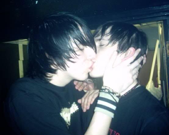 Emo Boys Kissing Pictures. emo guys kissing Image